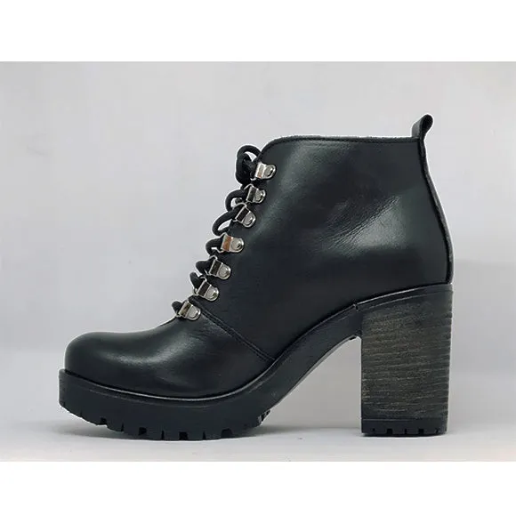 BOOTS ANN TUIL FURIE